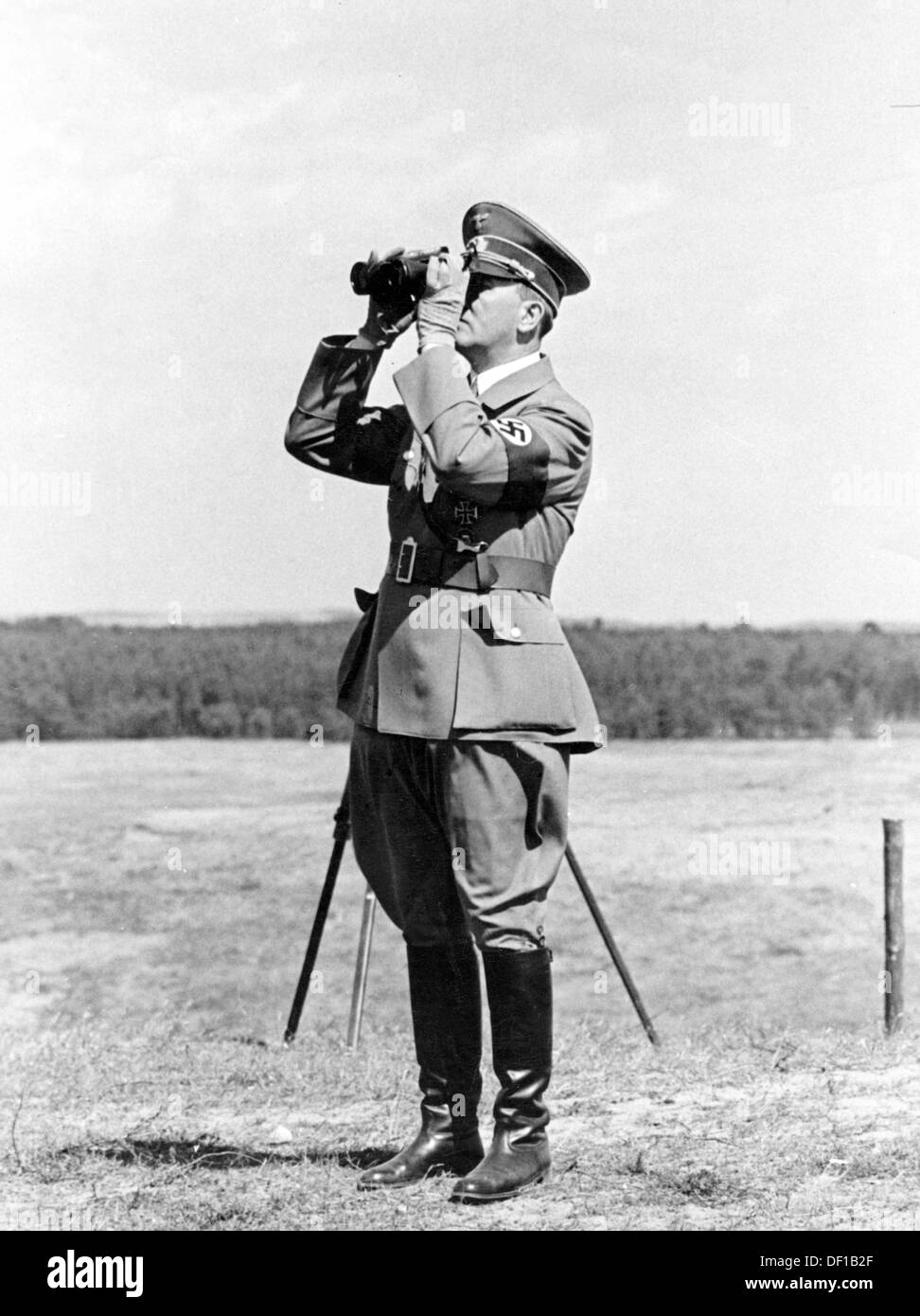 Das Bild der Nazi-Propaganda! Zeigt Adolf Hitler während seines Truppenbesuchs auf dem Trainingsgelände Groß, geboren (Borne Sulinowo in Polen) im August 1938. Fotoarchiv für Zeitgeschichte Stockfoto