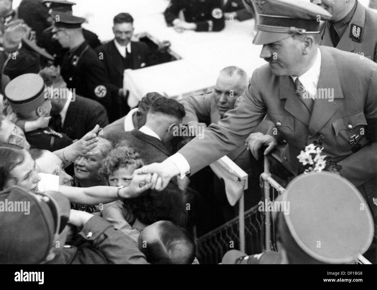 Das Bild der Nazi-Propaganda! Zeigt Adolf Hitler bei einem festlichen Empfang. Datum und Ort unbekannt. Fotoarchiv für Zeitgeschichte Stockfoto