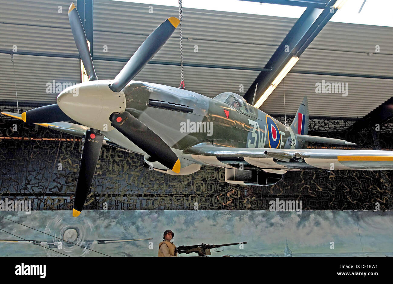 Spitfire FR Mk.XVIIIe angezeigt, das Kriegsmuseum Overloon. Umgebaut, um eine Mk.XIVc mit No.322 (Niederländisch) Squadron darstellen Stockfoto