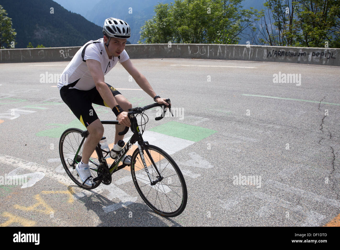 Radsportler bestimmt Straße radeln Barriere Stockfoto