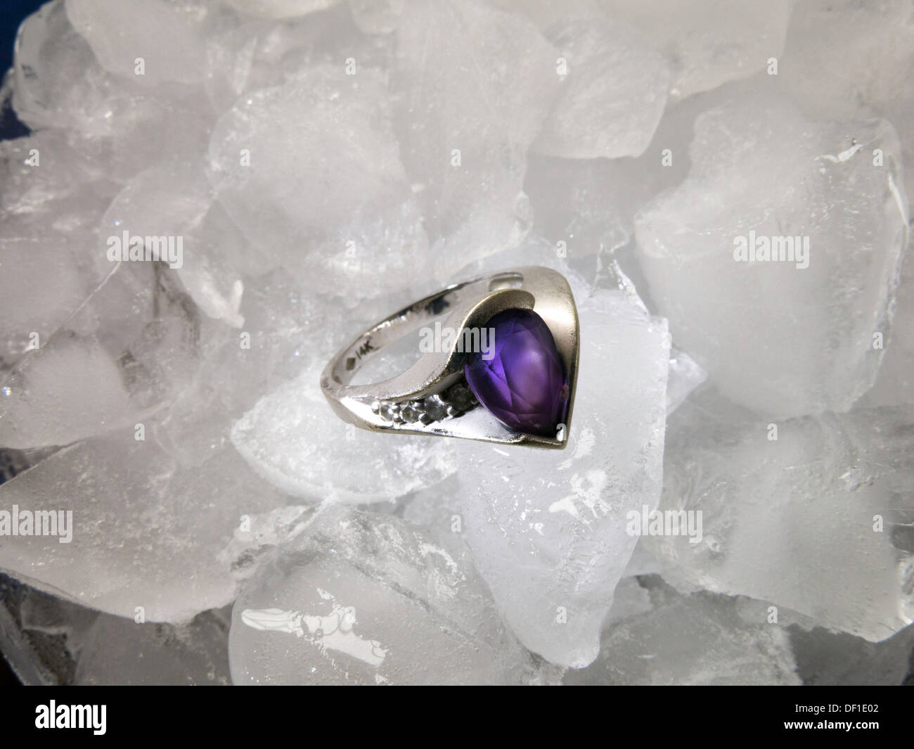 Schmuck: Amethyst Ring Stillleben Stockfoto