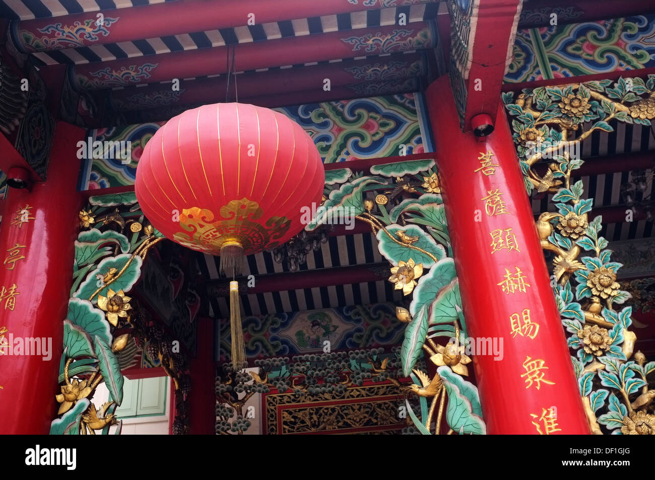 Roter Lampion an Guan Yin-Schrein in Bangkok Chinatown Stockfoto