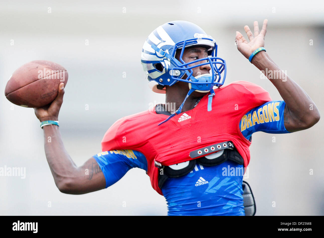 25. September 2013 - Tampa, Florida, USA - wird VRAGOVIC |   Times.Jefferson High School quarterback Deiondre Porter während des Trainings am Jefferson auf Mittwoch, 25. September 2013. (Kredit-Bild: © Willen Vragovic/Tampa Bay Times/ZUMAPRESS.com) Stockfoto