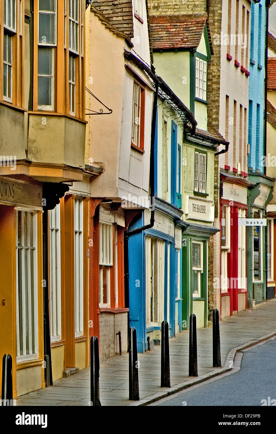Bunte mittelalterliche Fassaden Linie eine Straße in Cambridge. Stockfoto