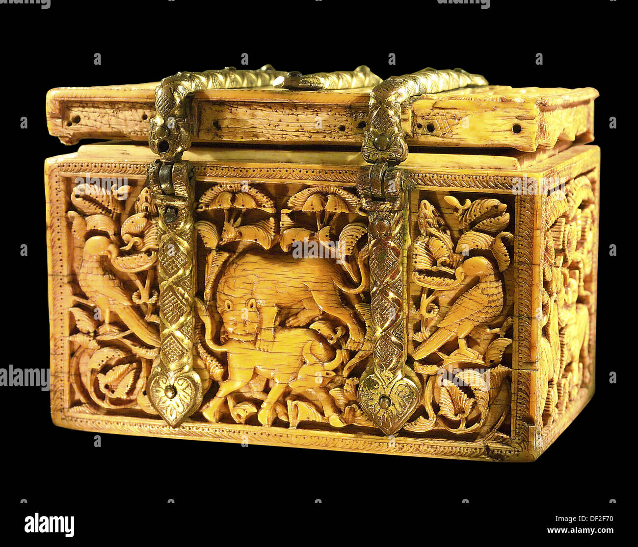 Sarg aus geschnitztem Elfenbein mit Beschlägen aus vergoldeter Bronze (Spanien, Cordoba im letzten Drittel des 10. Jahrhunderts); Der David Stockfoto