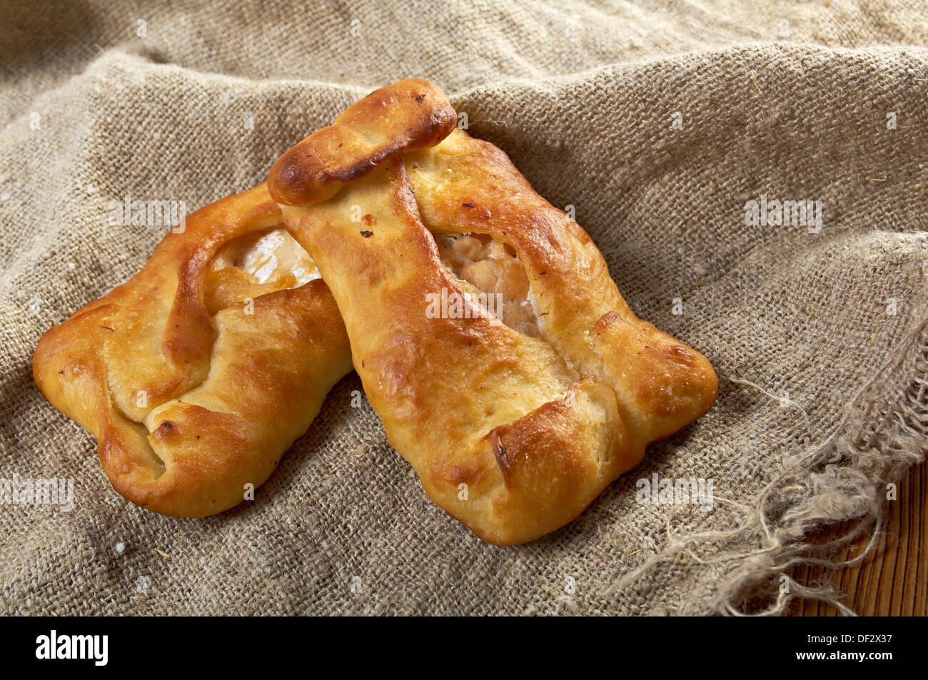 Russische traditionelle gebackenen Lachs Torte... Bauernhofart Land Stockfoto