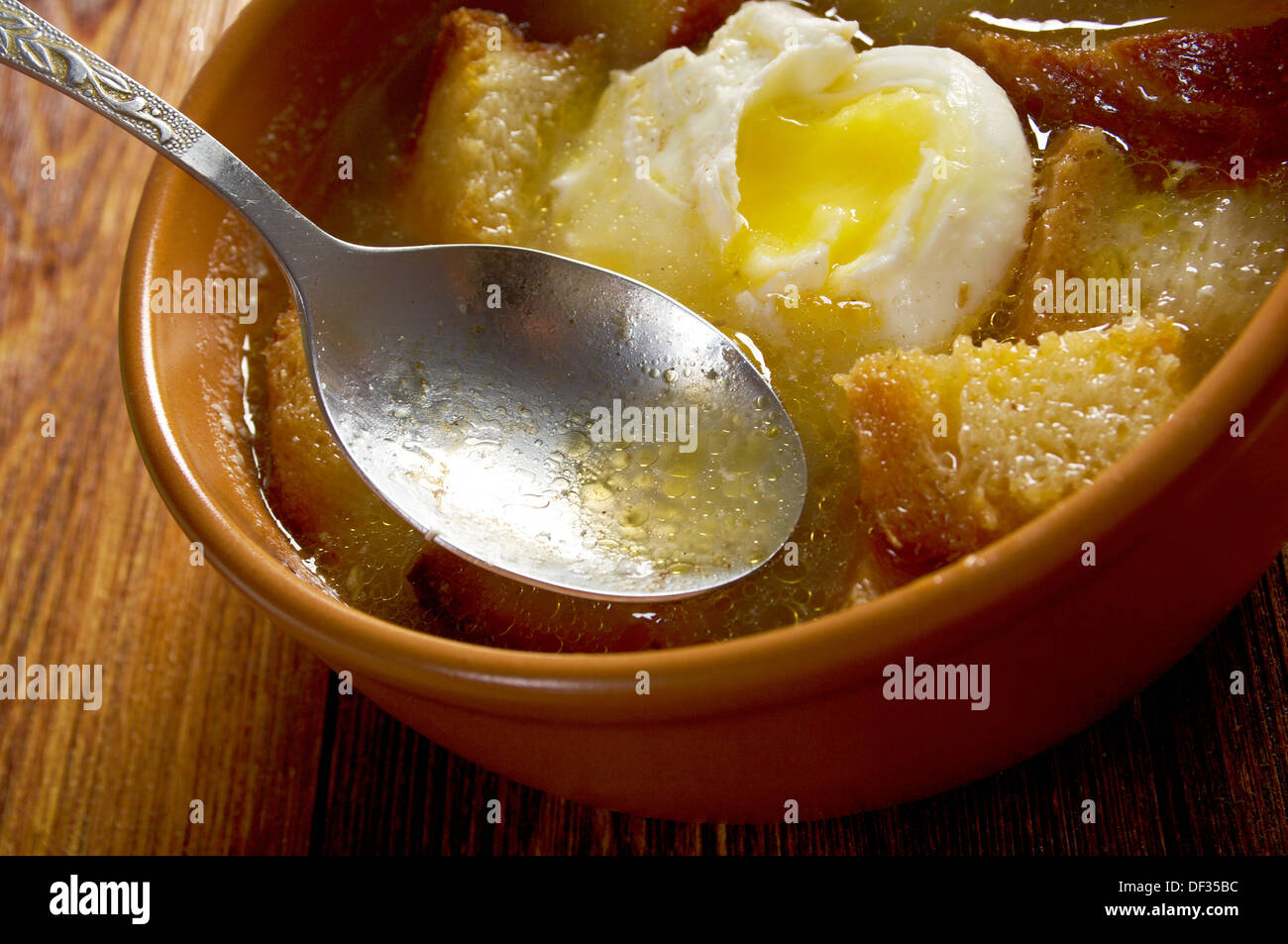 Sopa de Ajo, kastilischen Knoblauch soup.farm-Stil Stockfoto