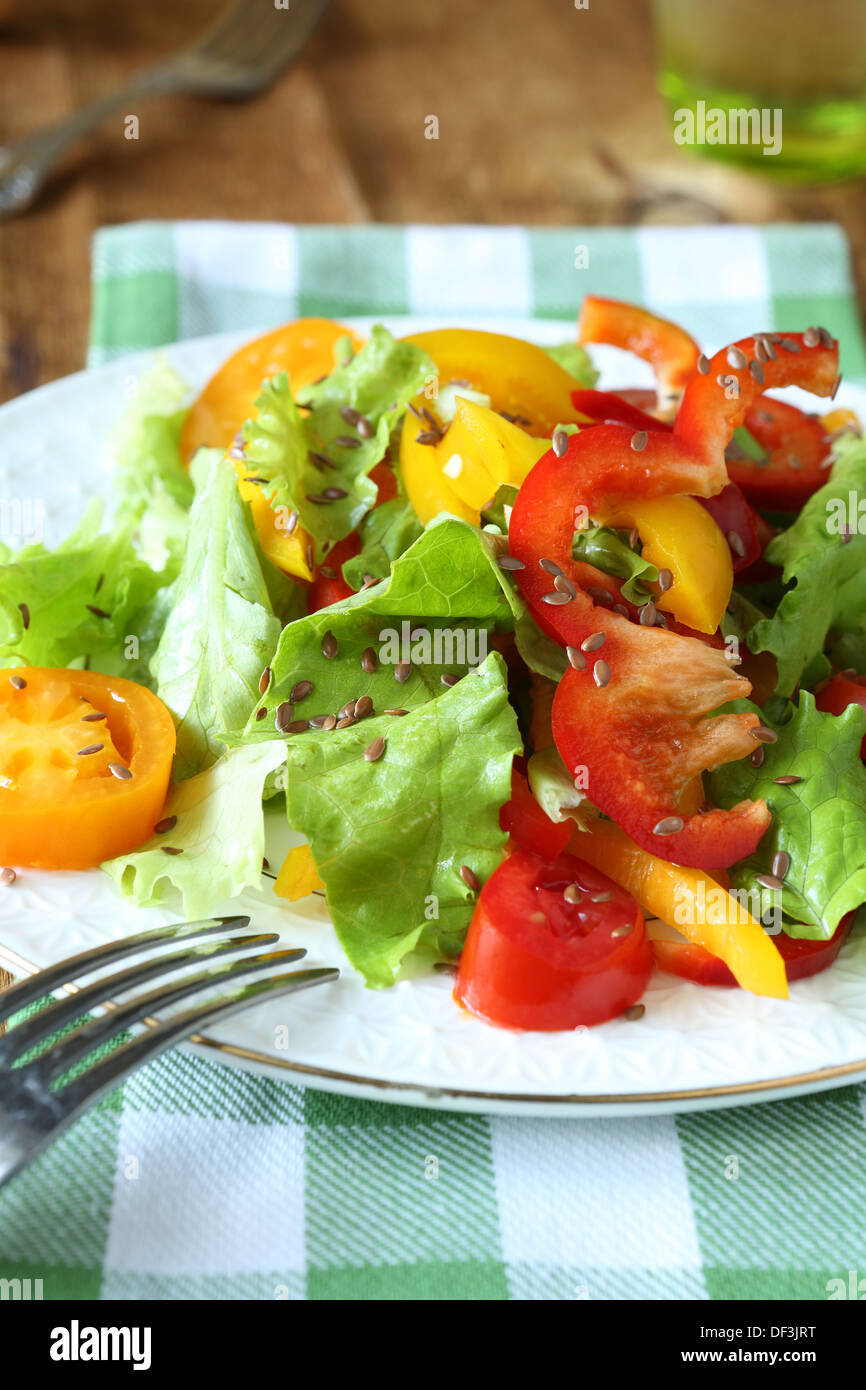 Salat mit Paprika und Salat, Essen Stockfoto