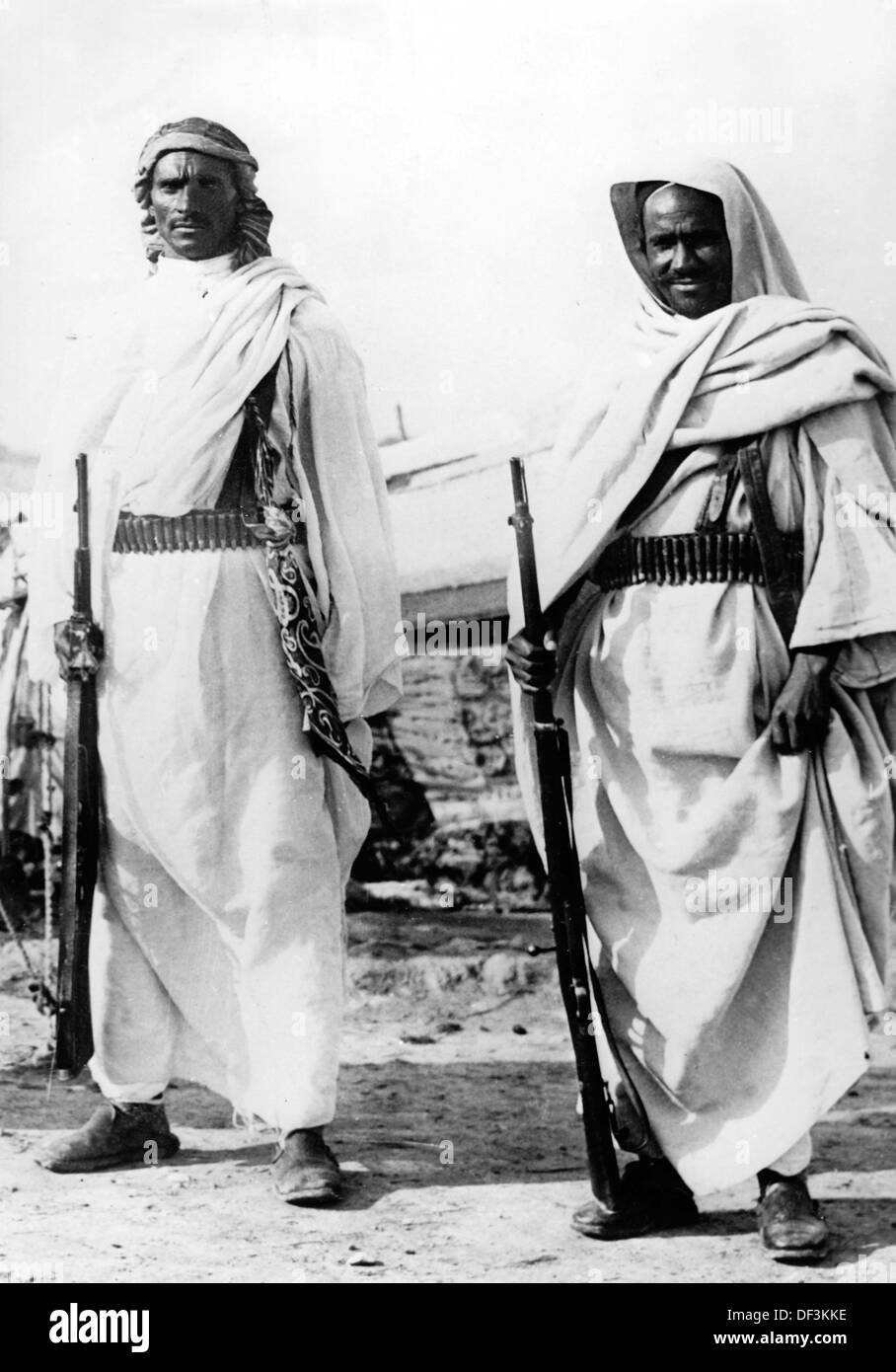 Das Bild der Nazi-Propaganda! Zeigt Beduinen mit den italienischen Truppen in Nordafrika, veröffentlicht am 18. September 1940. Ort unbekannt. Fotoarchiv für Zeitgeschichte Stockfoto
