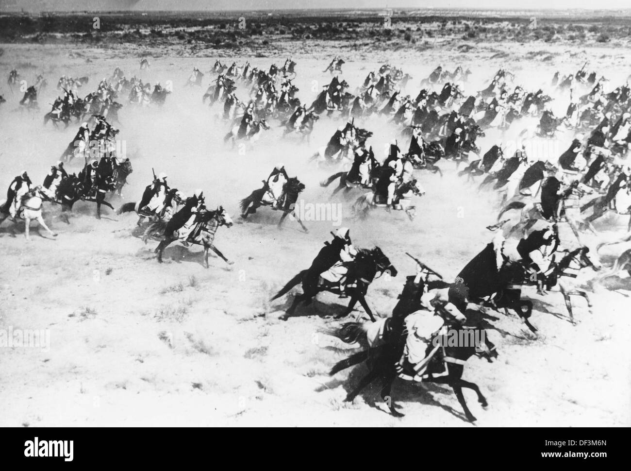 Das Bild der Nazi-Propaganda! Zeigt koloniale Soldaten der italienischen Armee während einer Kampfmission in Nordafrika, veröffentlicht am 26. August 1940. Ort unbekannt. Fotoarchiv für Zeitgeschichte Stockfoto