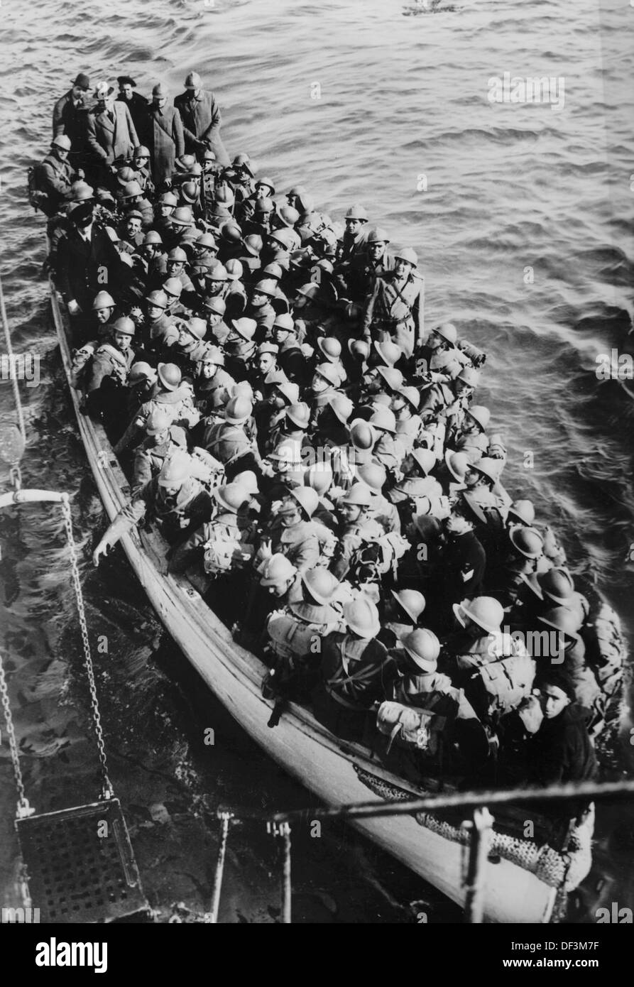 Das Bild der Nazi-Propaganda! Zeigt Soldaten der italienischen Infanterie auf einem Boot, das sie nach Afrika bringt, veröffentlicht am 21. April 1941. Fotoarchiv für Zeitgeschichte Stockfoto