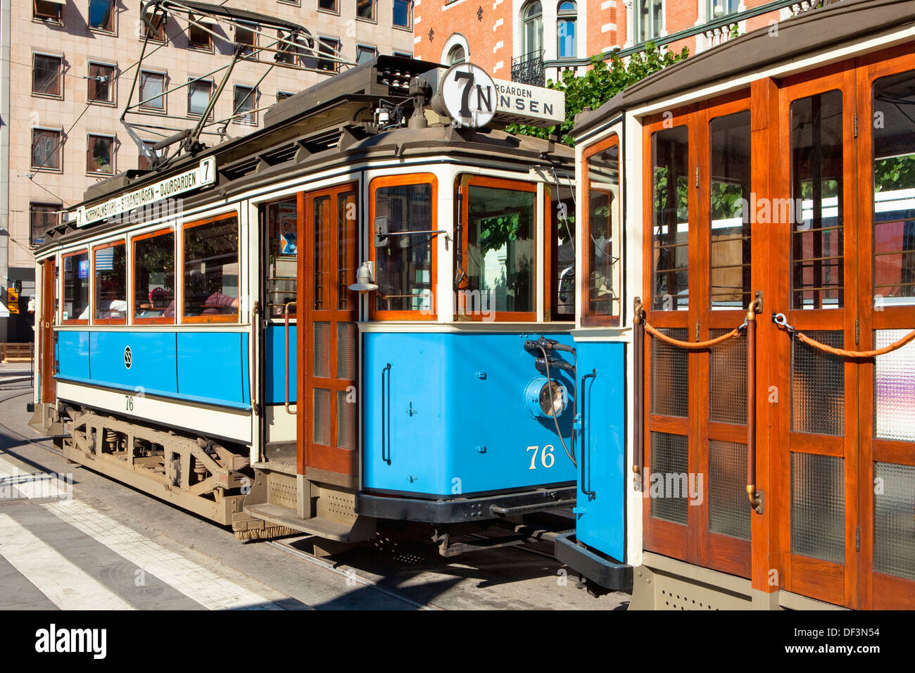 Schweden, Stockholm - ÖPNV - alte blaue Straßenbahn Stockfoto