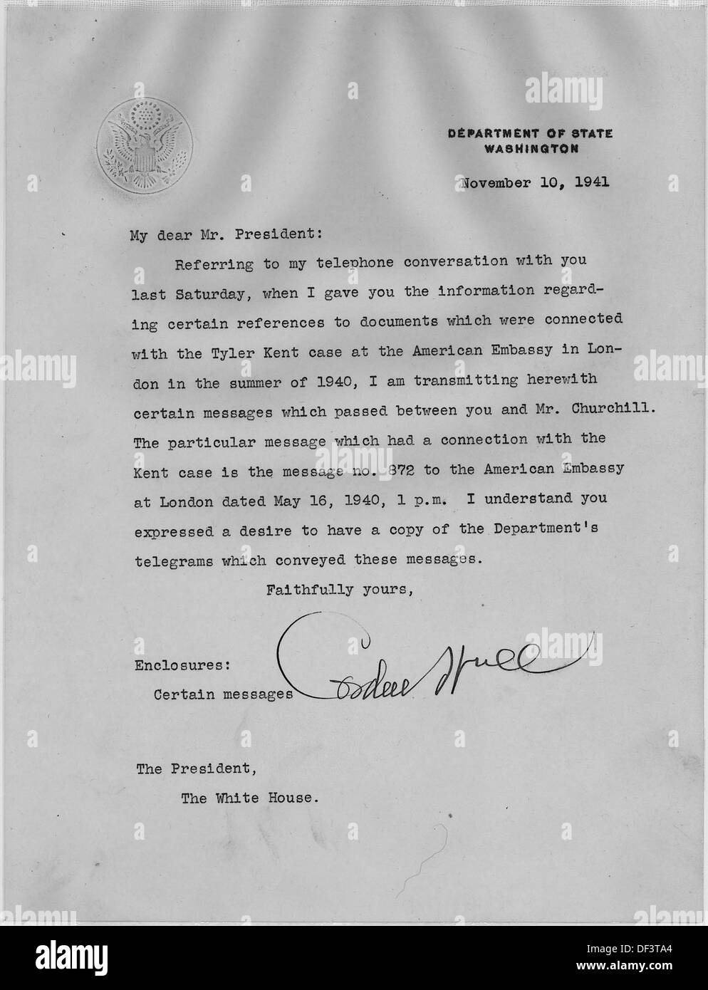 Dieses Foto zeigt Cordell Hull, US-Außenminister, zusammen mit Franklin D. Roosevelt, US-Präsident, in den 1940er Jahren Hull war maßgeblich an der Gestaltung der US-Außenpolitik beteiligt, insbesondere in den ersten Jahren des Zweiten Weltkriegs Stockfoto