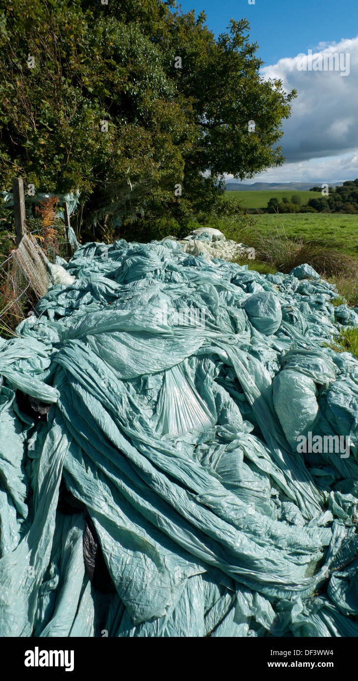 Silage wickeln Plastikmüll auf einer Farm in Wales UK KATHY DEWITT Stockfoto