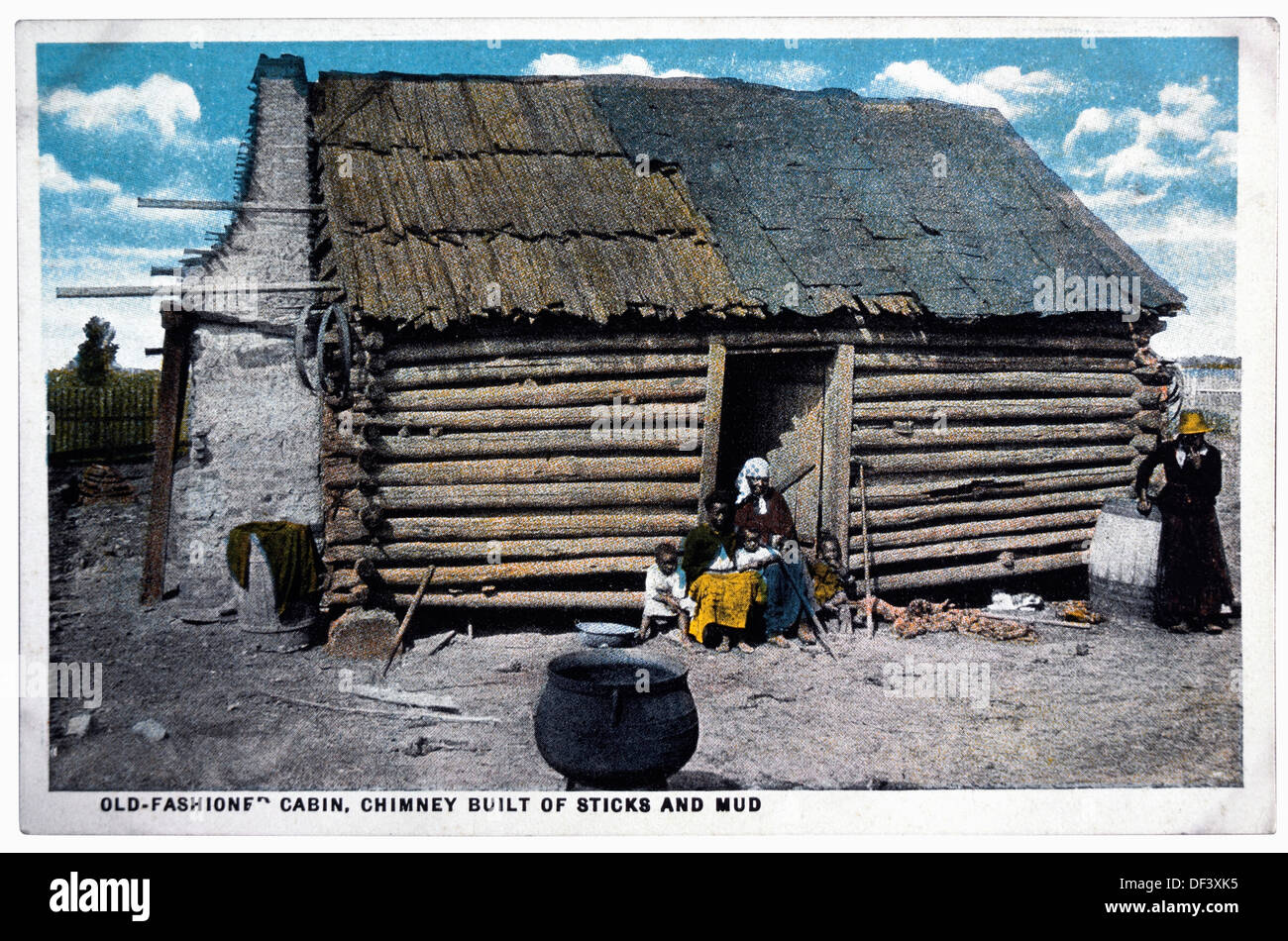 Afro-amerikanische Familie vor Blockhütte, Portrait, North Carolina, USA, 1910 Stockfoto