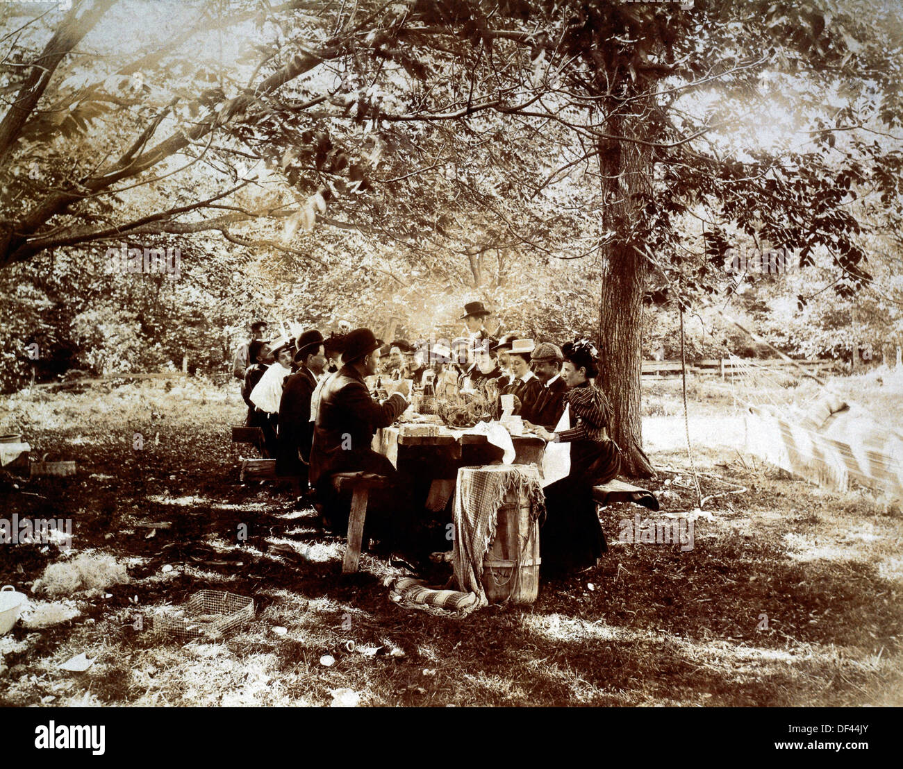 Gruppe von Personen mit Picknick, Upper New York State, USA, um 1880 Stockfoto