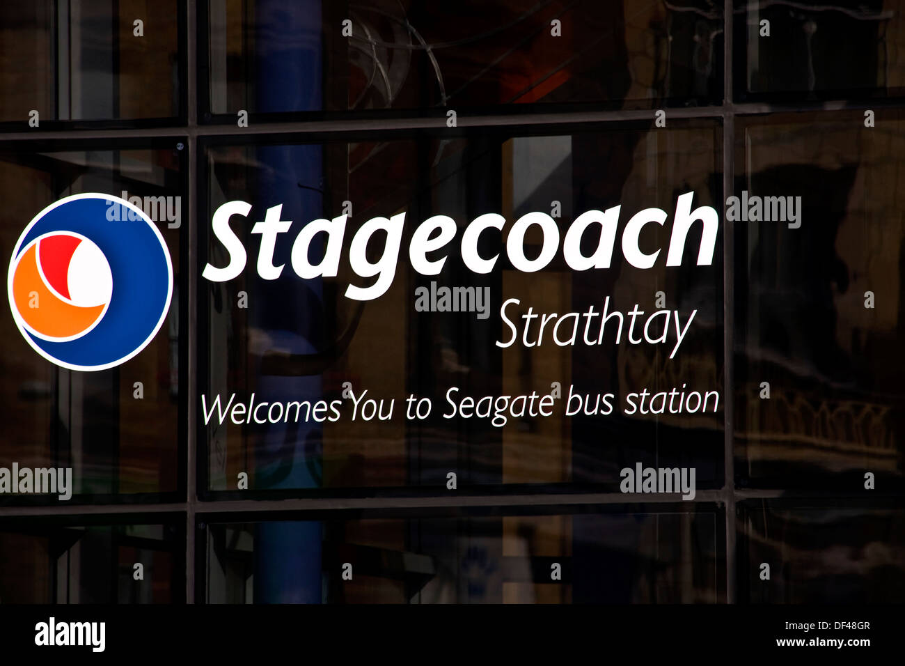 Stagecoach Strathtay "begrüßt Sie zum Busbahnhof von Seagate" gedruckt über den Haupteingang Fenstern in Dundee, Großbritannien Stockfoto