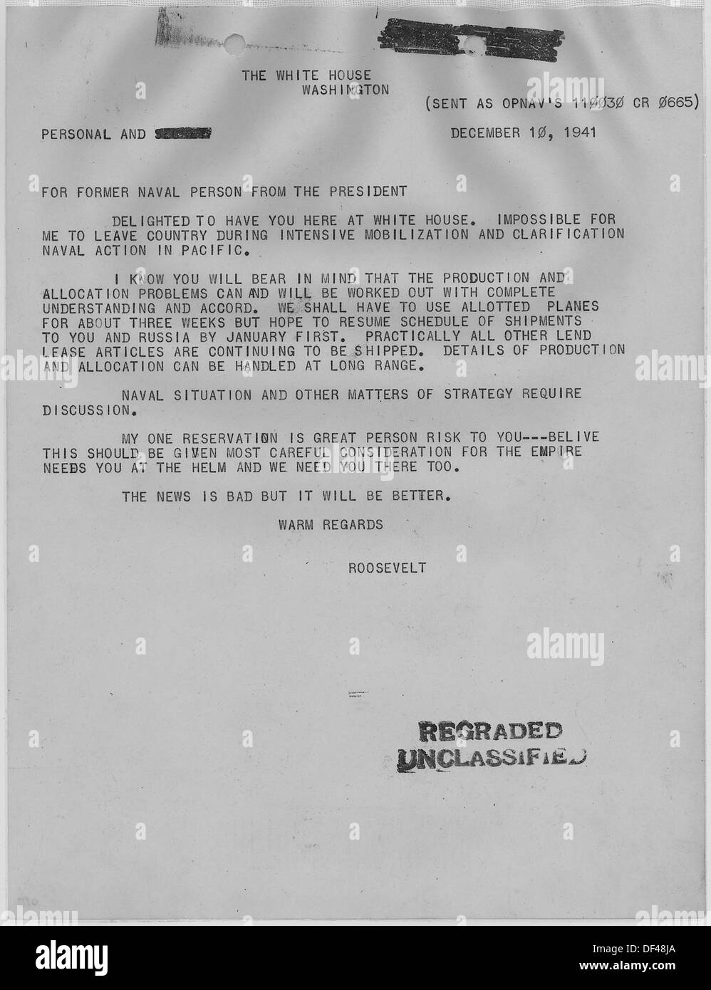 Ein Foto, das einen Moment zwischen Franklin D. Roosevelt und Winston Churchill, den wichtigsten Führern der Alliierten während des Zweiten Weltkriegs, zeigt, während sie Kriegsstrategien diskutieren. Stockfoto