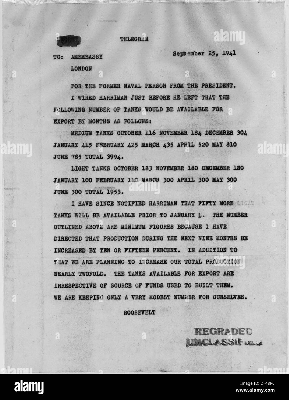 Dieses historische Foto zeigt einen Moment zwischen Franklin D. Roosevelt und Winston Churchill, wahrscheinlich während ihrer Führungsgespräche im Krieg. Ihre Zusammenarbeit war entscheidend für die alliierten Bemühungen während des Zweiten Weltkriegs Stockfoto