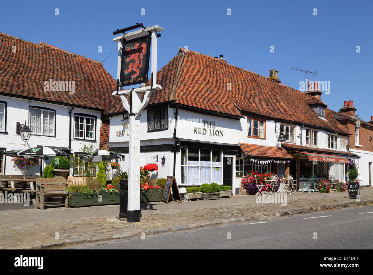 Das Red Lion Pub und die Backstube Teestuben in Biddenden Kent England Großbritannien UK Stockfoto
