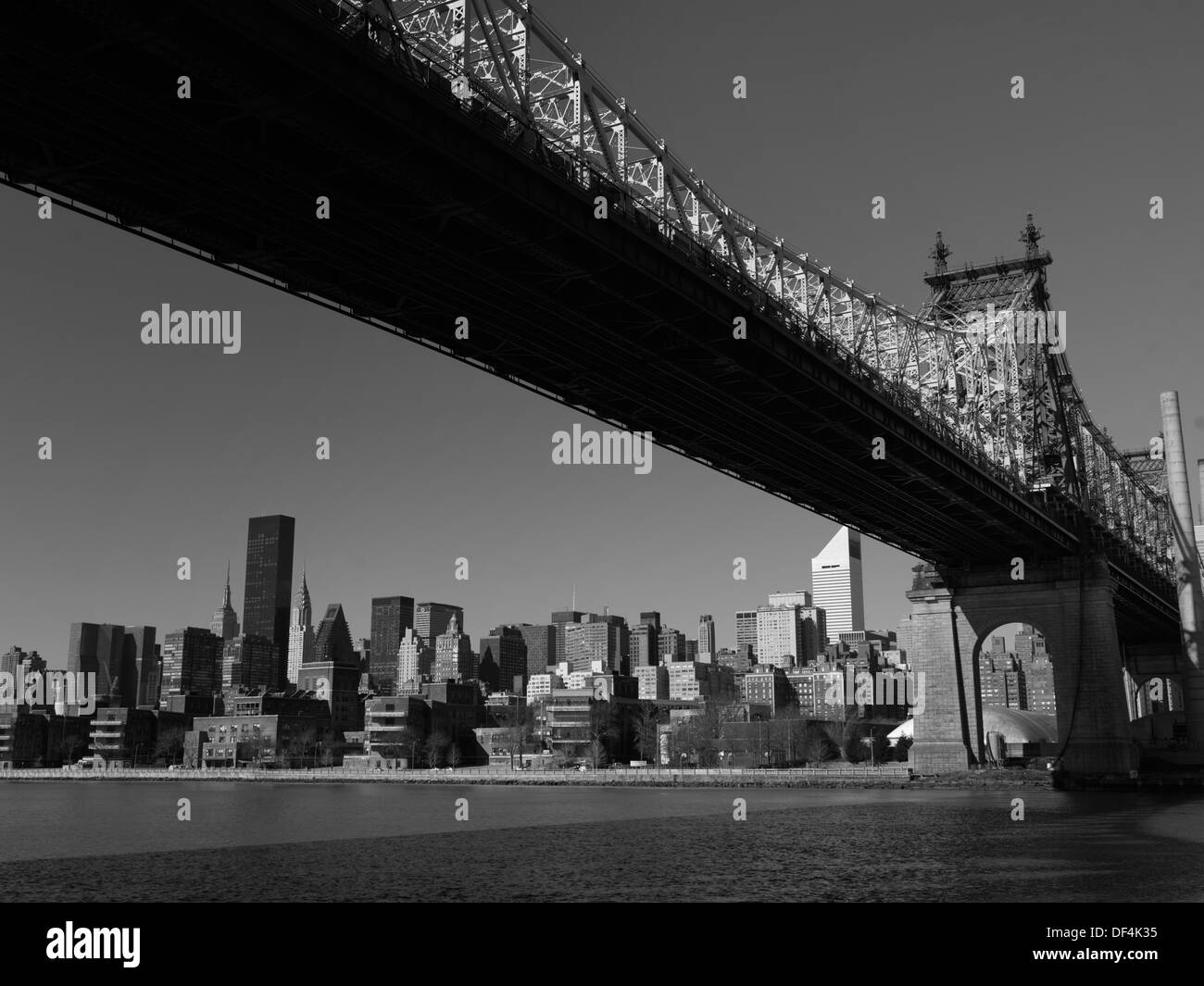 59th Street Bridge über den East River und Midtown Manhattan Skyline, New York City, USA Stockfoto