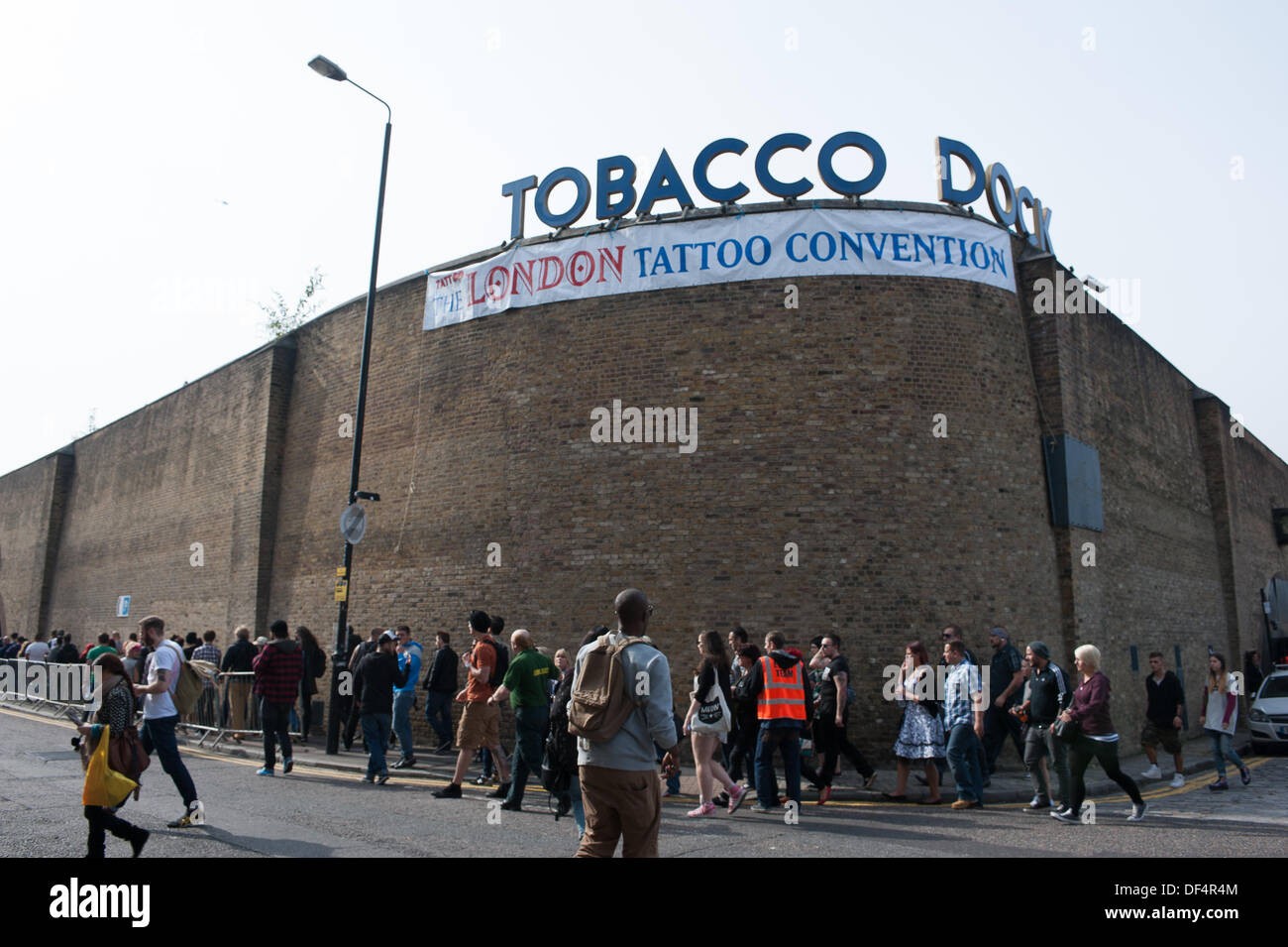 Wapping, London, UK. 27. September 2013. Für die Einreise nach 9. Jahrestagung der London-Tattoo Schlange. © Terence Mendoza/Alamy Live-Nachrichten Stockfoto