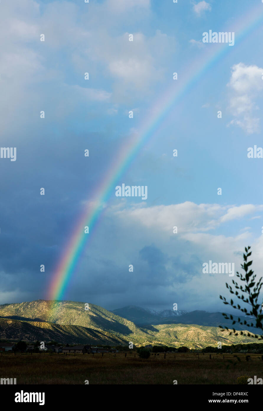 Regenbogen über den Rocky Mountains, den Toren Salida, Colorado, USA Stockfoto