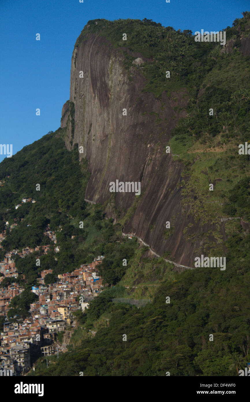 Morro Dois Irmãos twin Brüder Hügel Rio De Janeiro Brasilien Favela da Rocinha Stockfoto