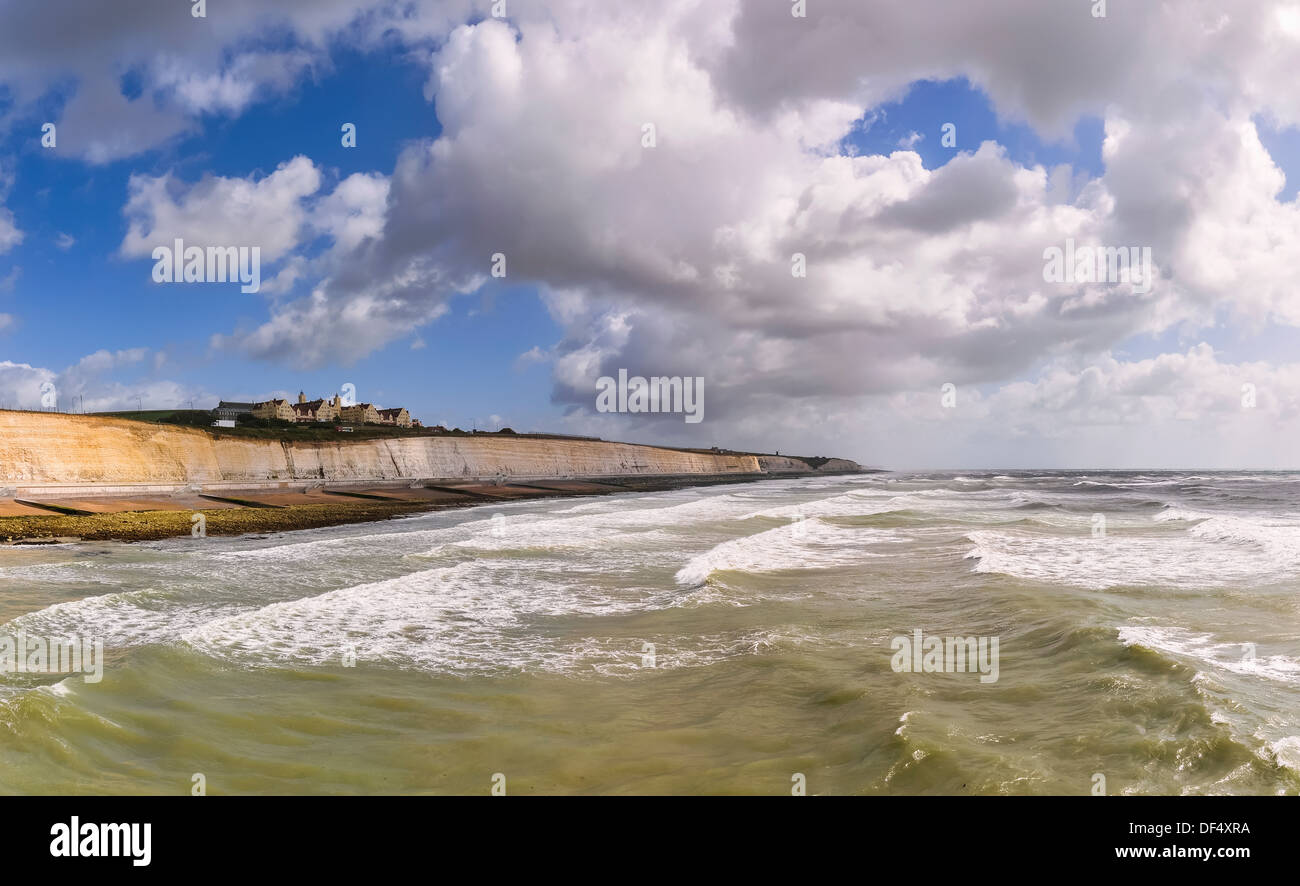 Roedean School, südliche Küste Großbritanniens, Blick vom Brighton Marina Village Stockfoto