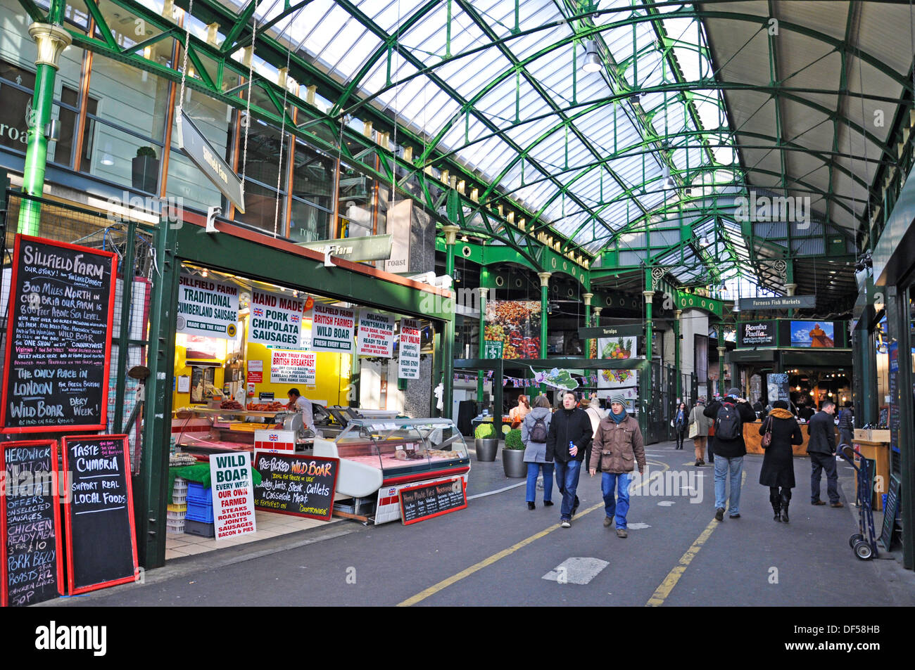 Borough Market (Londons berühmten lebensmittelmarkt von außergewöhnlicher Britische und internationale produzieren). England, UK. Stockfoto