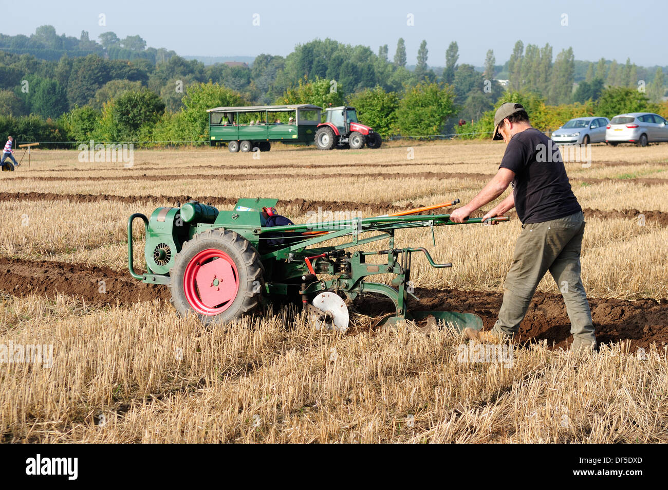 Ravenshead, Notts, UK.28th September 2013.die Annaul Agricultural eines Tages zeigen eröffnet heute bei Ravenshead, Featuring Pflügen Match, Pferd, Vieh, Blumen und Gemüse. Alle unter schönen blauen Himmel und warme herbstlichen Wetter. Bildnachweis: Ian Francis/Alamy Live-Nachrichten Stockfoto
