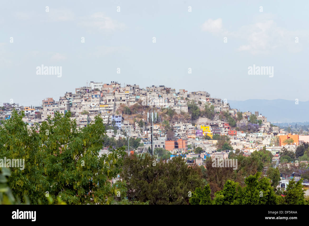Slum auf einem Hügel in Mexiko-Stadt Stockfoto