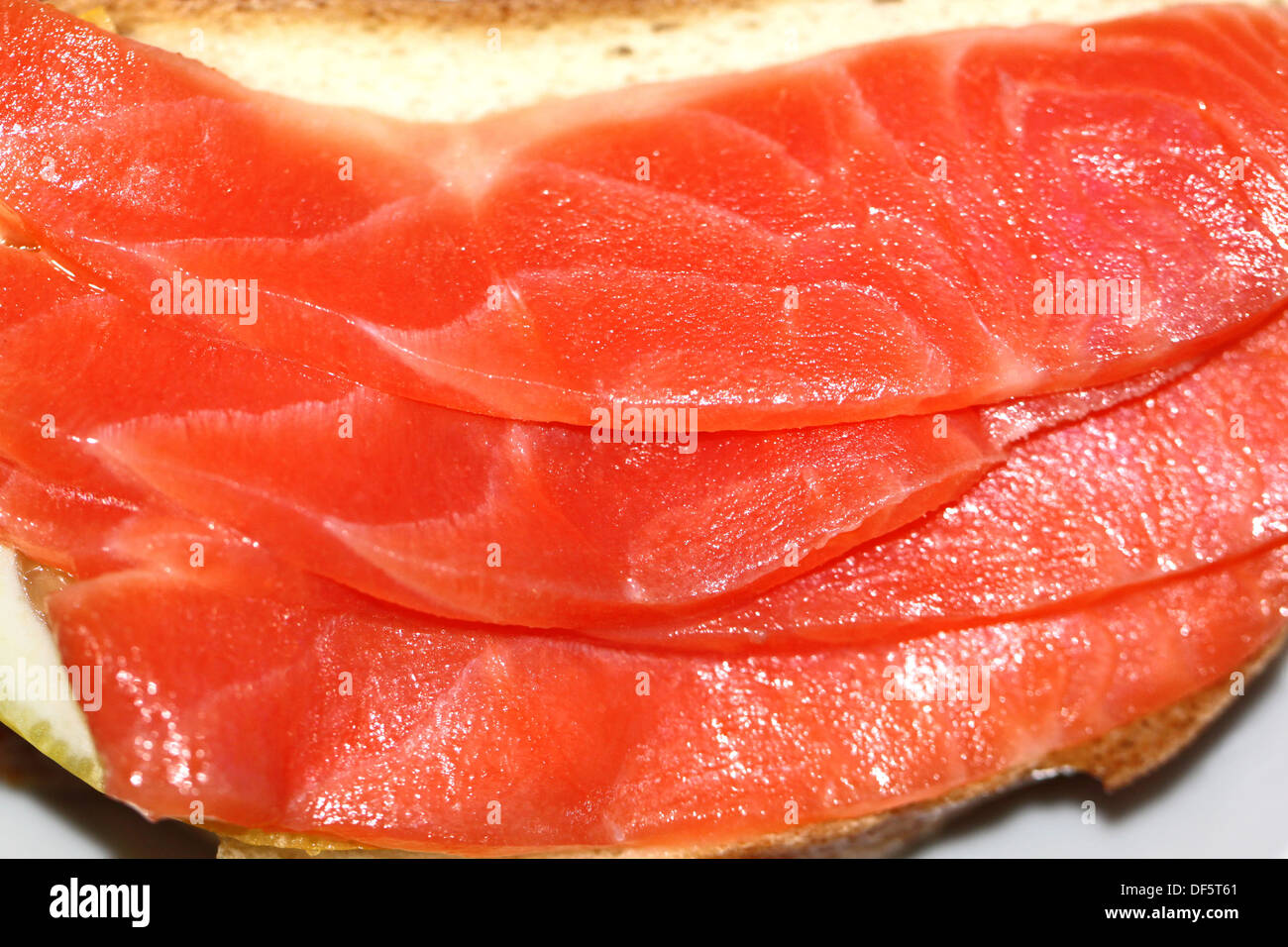 Sandwich mit roter Fisch Forelle Stockfoto