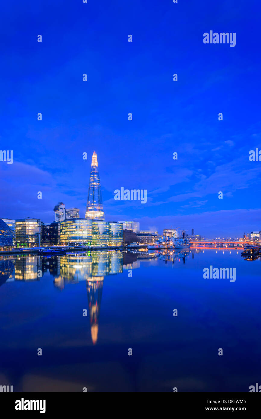 Der Shard Fluss Themse London England in der Nacht Stockfoto