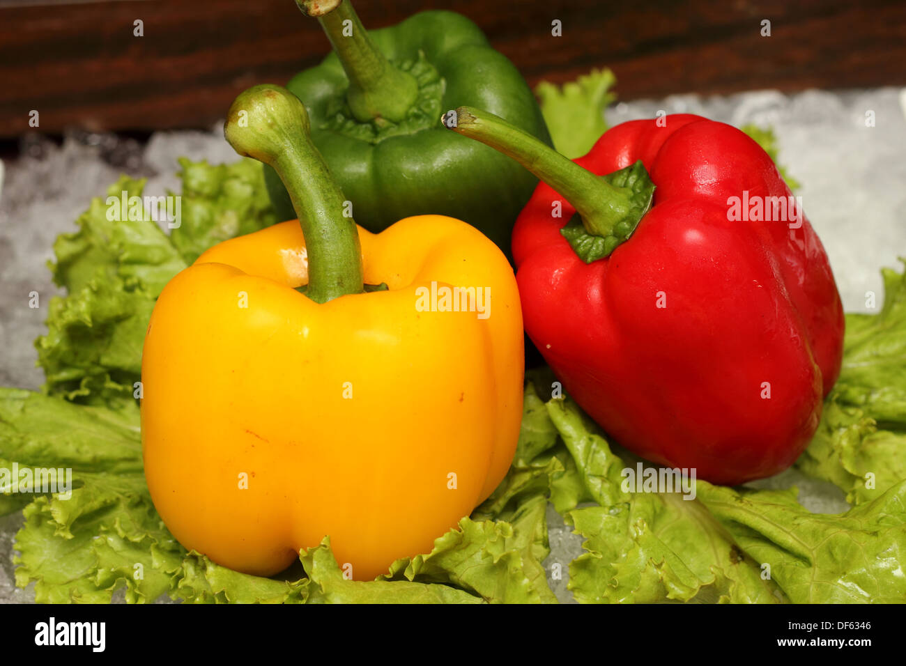 gelbe und grüne Paprika auf Gemüse-Gruppe Stockfoto