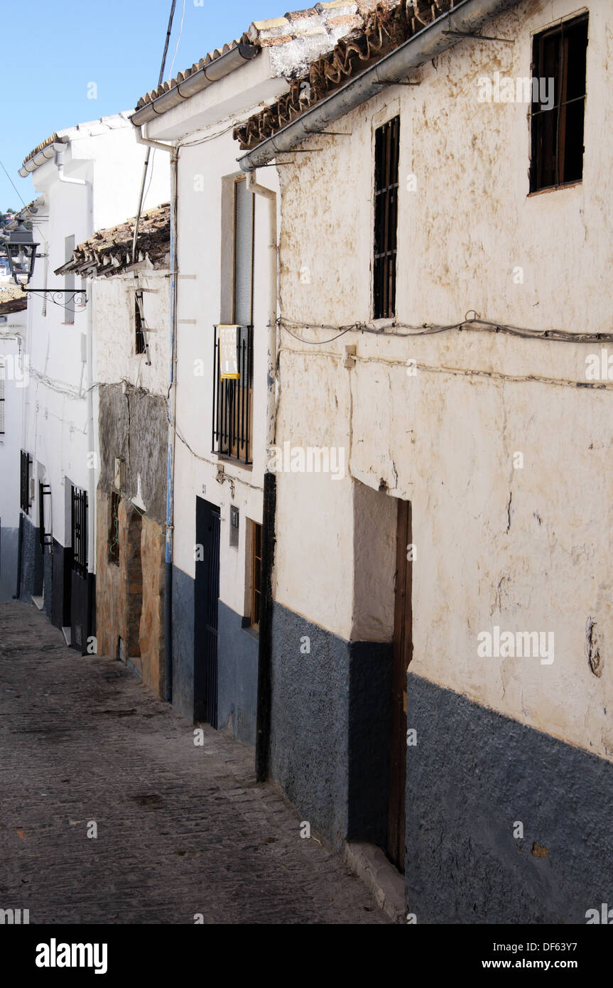Stadthäuser in einem Pueblo Blanco (weiß getünchten Dorf), Montefrio, Provinz Granada, Andalusien, Spanien, Westeuropa. Stockfoto