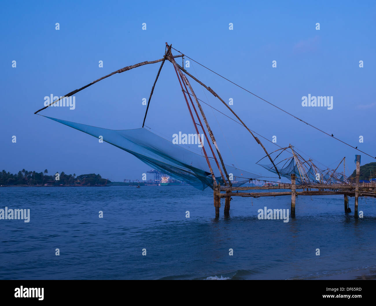 Kochi chinesischen Fischernetzen am Sonnenuntergang in Kochi, Kerala. Fort Kochin, Kochi, Kerala, Indien Stockfoto