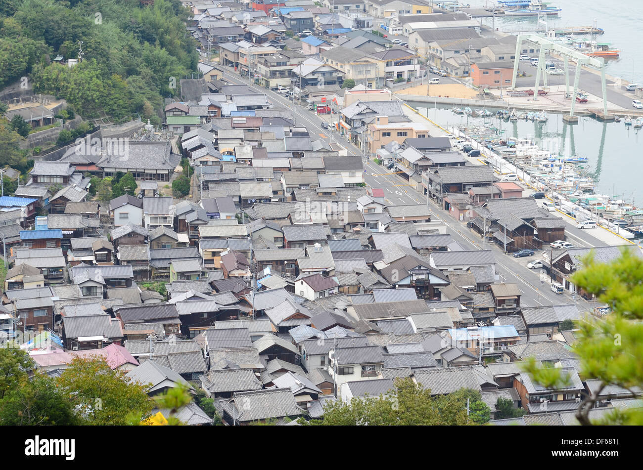 Häuser, verpackt in einem kleinen Gebiet in Okayama Präfektur, Japan. Stockfoto
