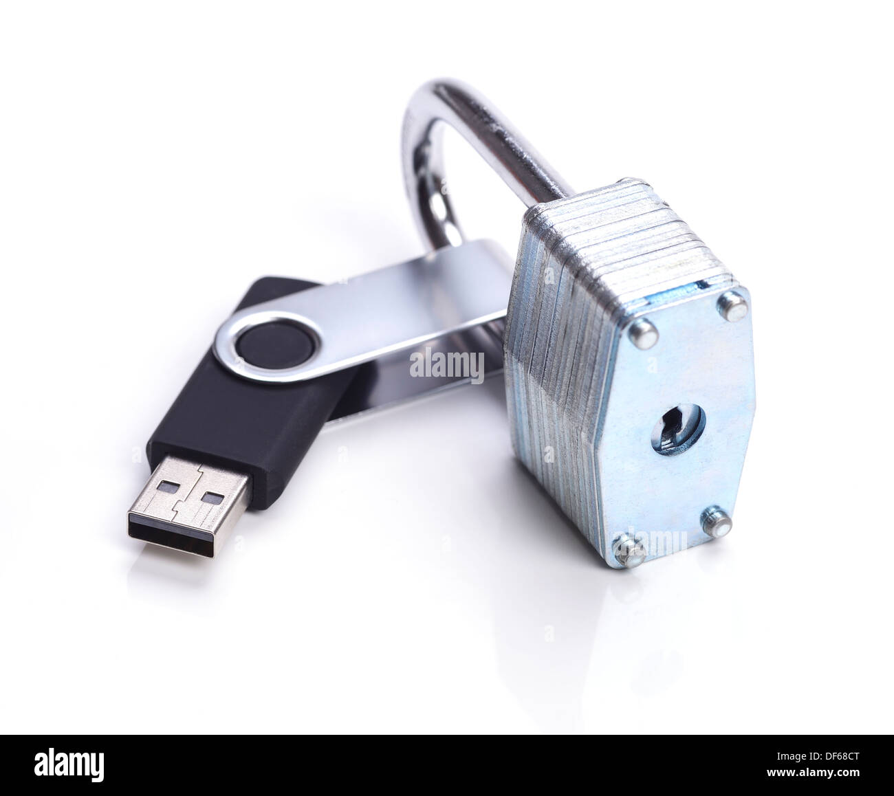 USB-Memory-Stick in ein Vorhängeschloss Stockfoto