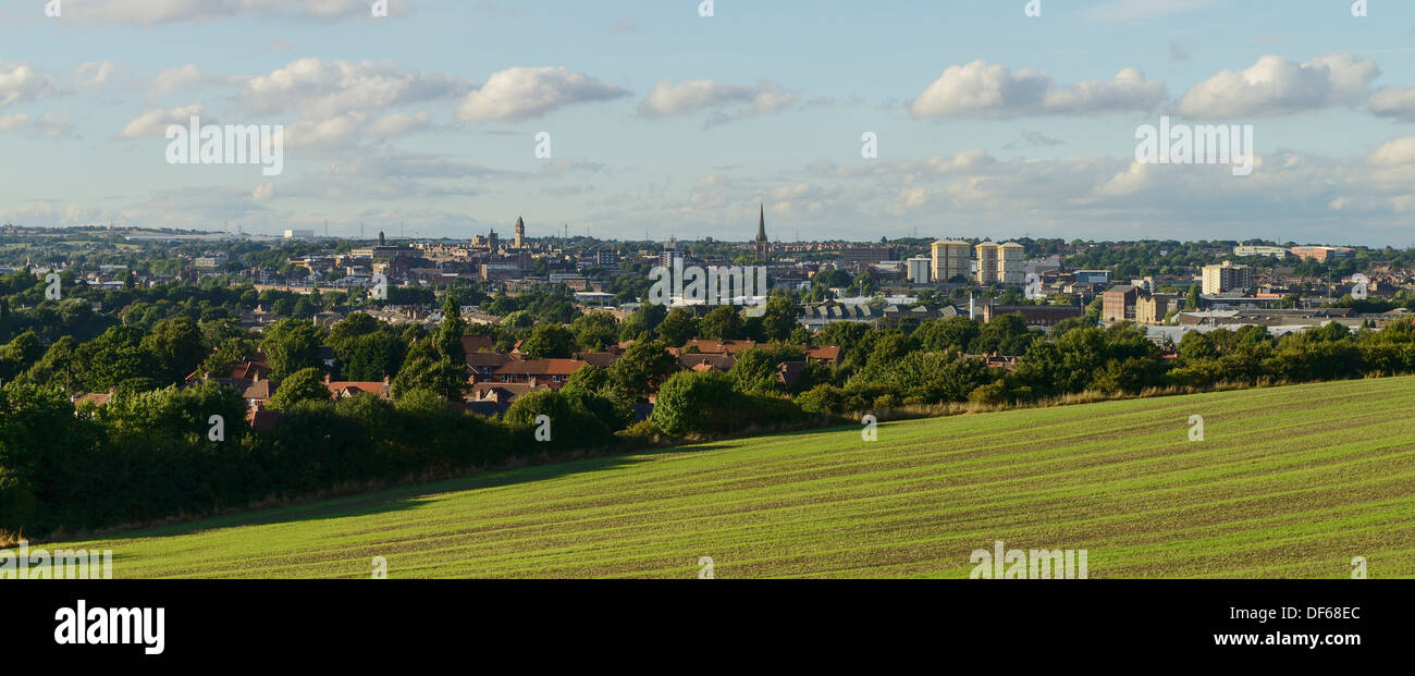 Ansicht von Wakefield Stadtzentrum von Sandal Castle UK Stockfoto