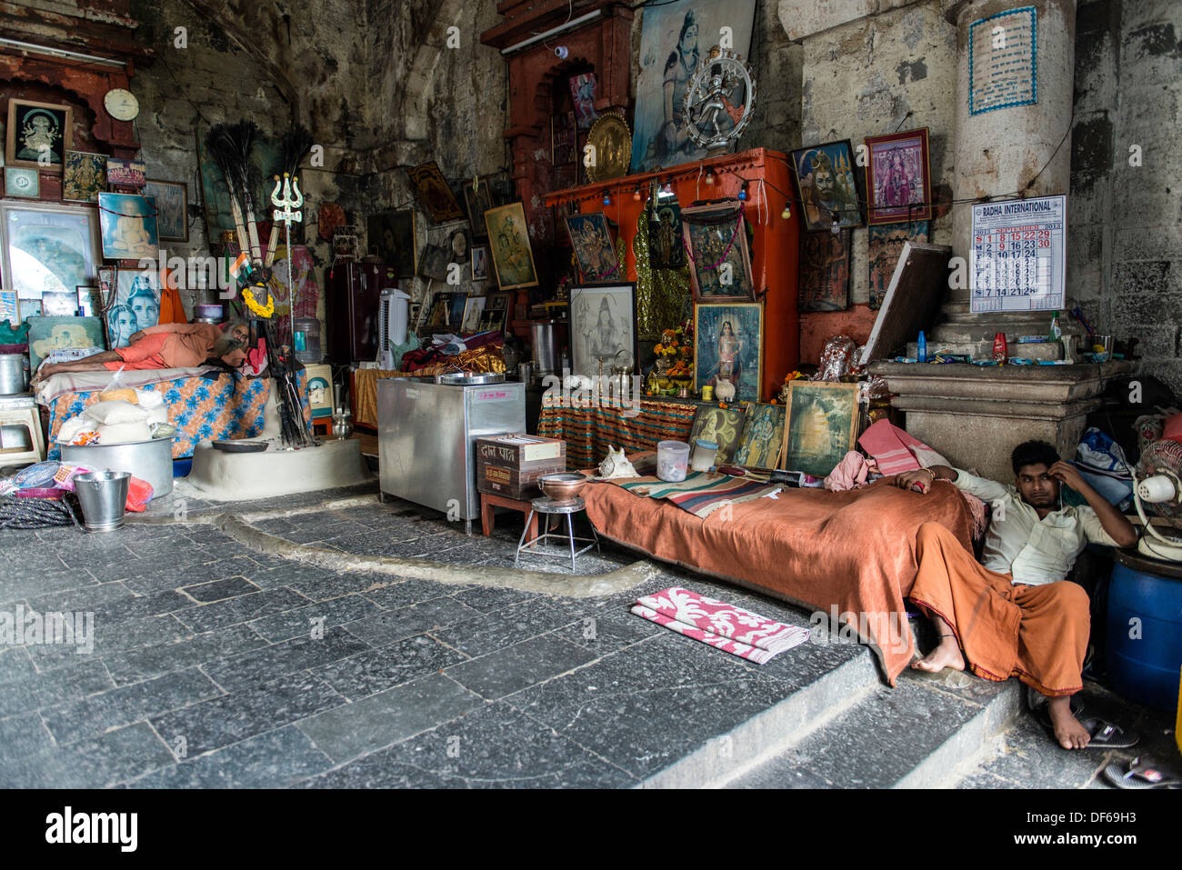 Hindu Guru ruht in einem hinduistischen Tempel-Mumbai-Indien Stockfoto