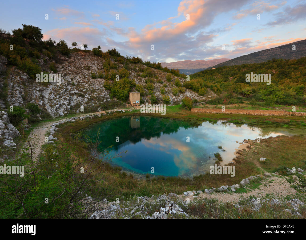 Quelle des Flusses Cetina in Kroatien Stockfoto