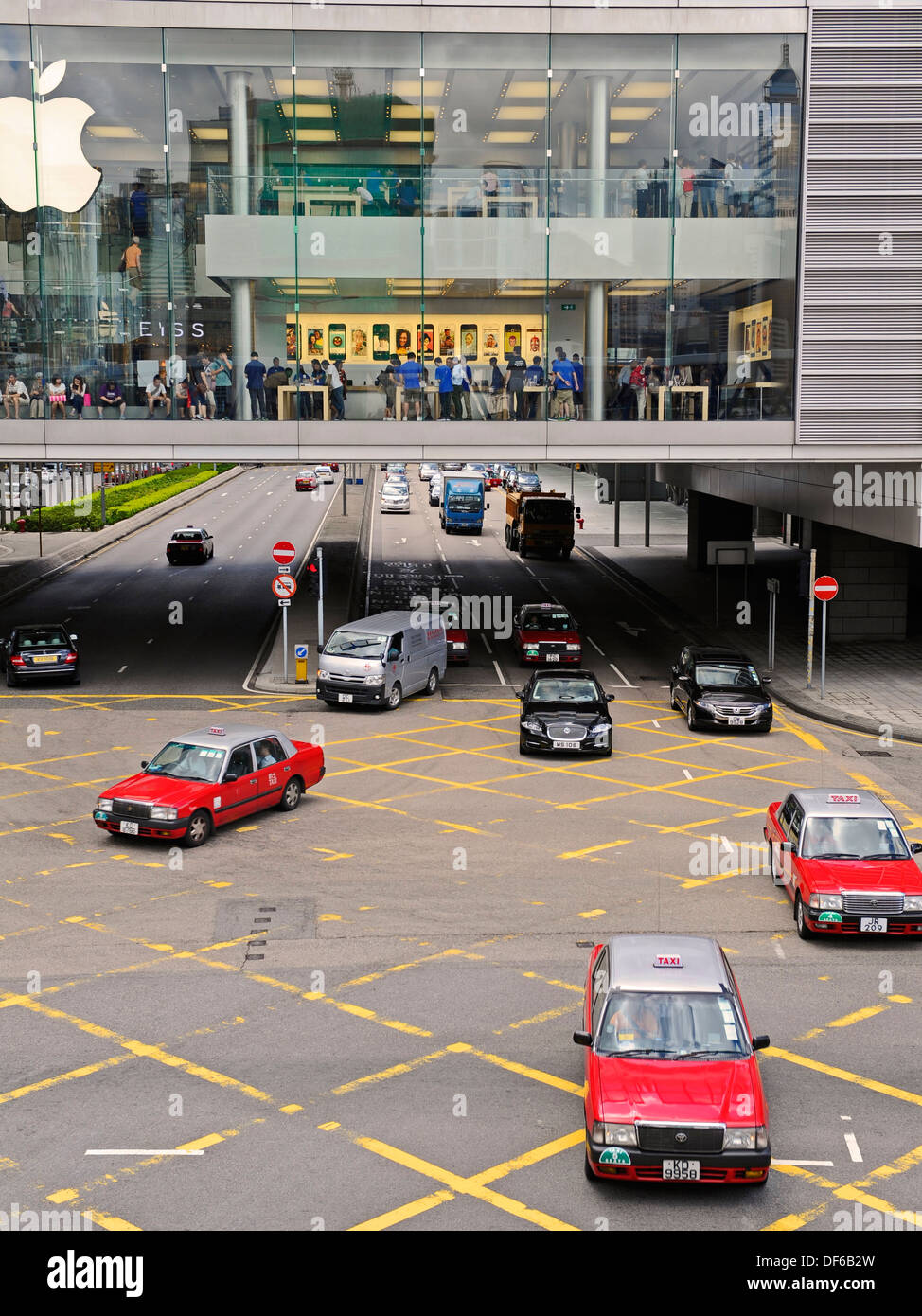 Im Apple Store in der Wirtschaft von Hong Kong. Stockfoto