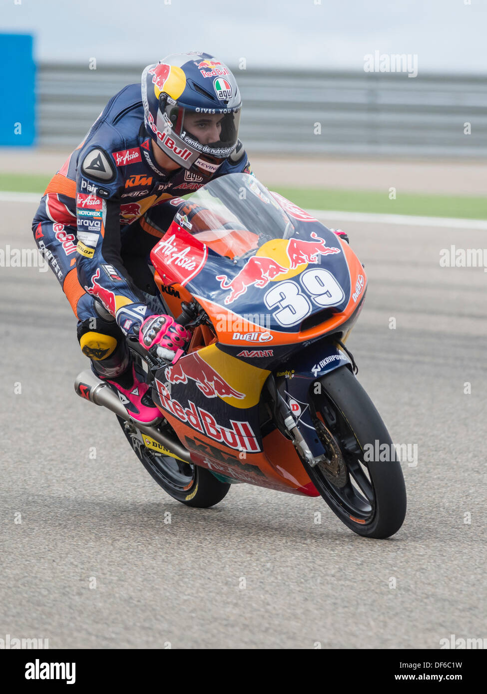 Der Spanier Luis Salom, Führer der Meisterschaft, versucht, die Poleposition in der Qulifying Praxis Motogp Aragon grand prix (Moto 3), in Alcañiz Circuit, Spanien am September 28, 2013 Red Bull KTm Ajo Fahrer Luis Salom hat 8. in Qualifiyin in Alcañiz Circuit, Teruel, Spanien beendet. Stockfoto