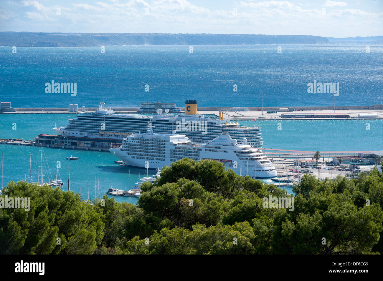 Palma de Mallorca Hafen: Hafen und die Kathedrale, das Schloss Bellver anzeigen Stockfoto