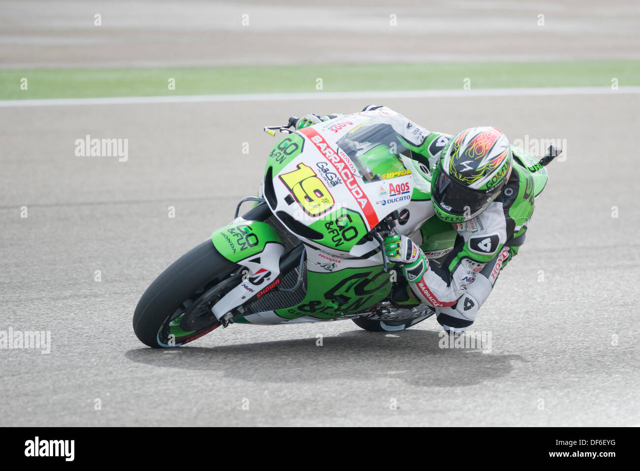 Spanier Alvaro Bautista, versucht, den Pol zu bekommen positionieren im Qulifying 2 Motogp Aragon grand prix (MotoGp), in Alcañiz Schaltung, Spanien am 28. September 2013 Go & Fun Honda Gresini Pilot, dass Alvaro Bautista 6. in Qualifiyin in Alcañiz Circuit, Teruel, Spanien abgeschlossen ist. Stockfoto