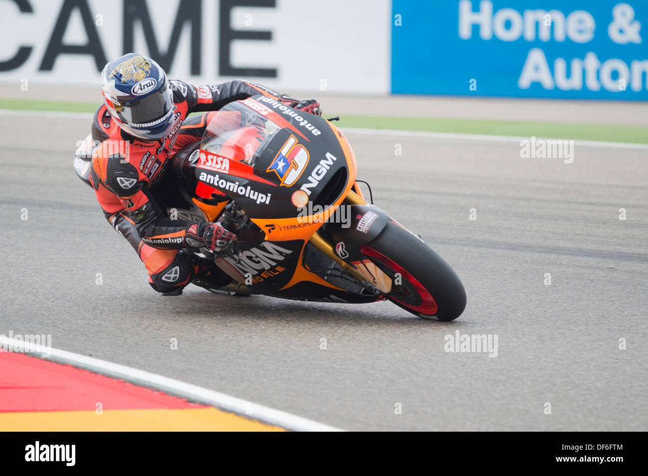 Amerikanische Fahrer, Colin Edwards, versucht, ein gutes Ergebnis im Qulifying 1 Aragon Motogp grand prix (MotoGp), in Alcañiz Circuit, Spanien am September 28., 2013 NGM Mobile Forward Racing-Fahrer Colin Edwards hat 7. (19) im Qualifiyin in Alcañiz Circuit, Teruel, Spanien beendet. Stockfoto