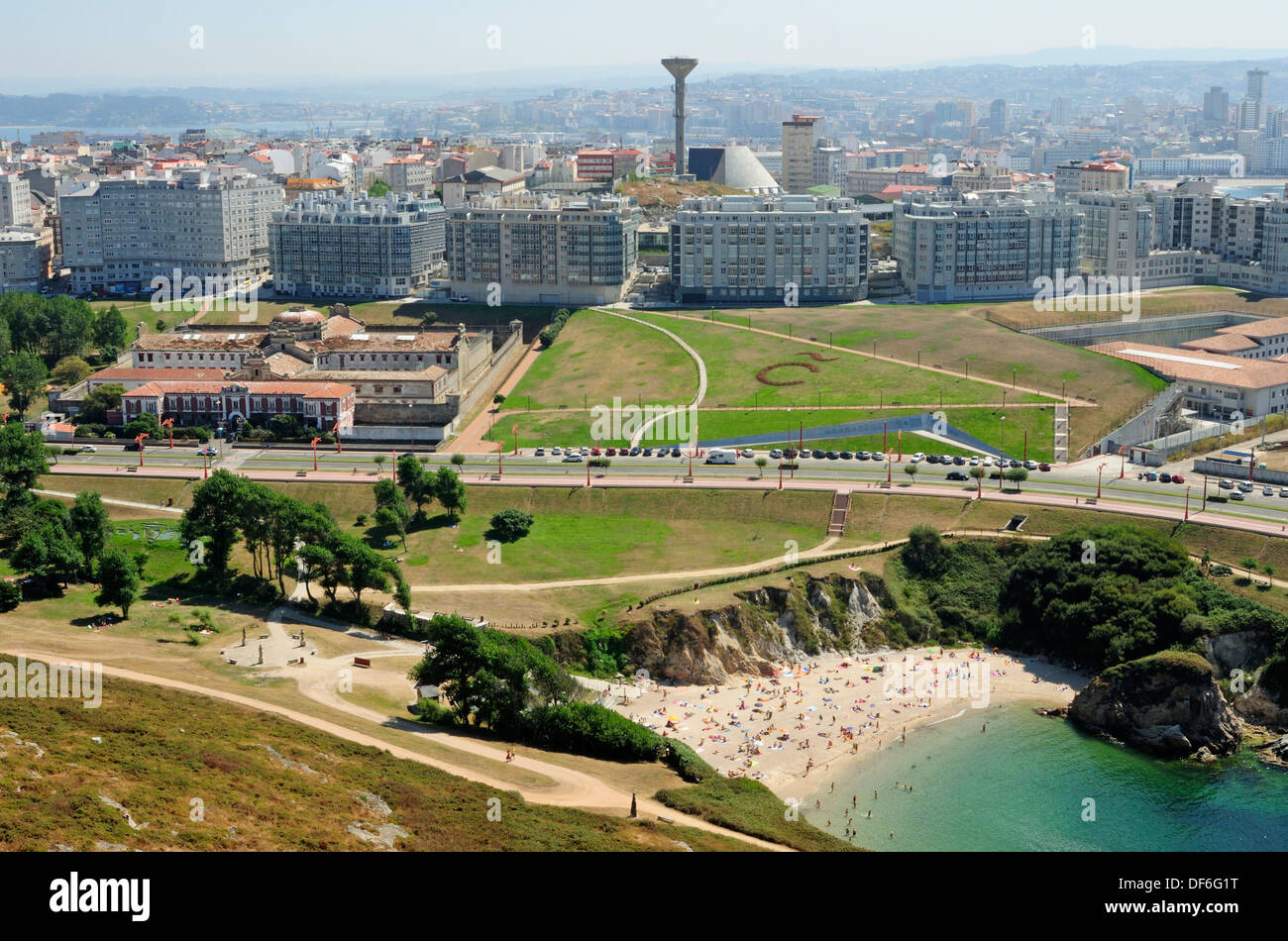 Stadtbild von A Coruña und als Lapas Strand. Galicien, Spanien Stockfoto