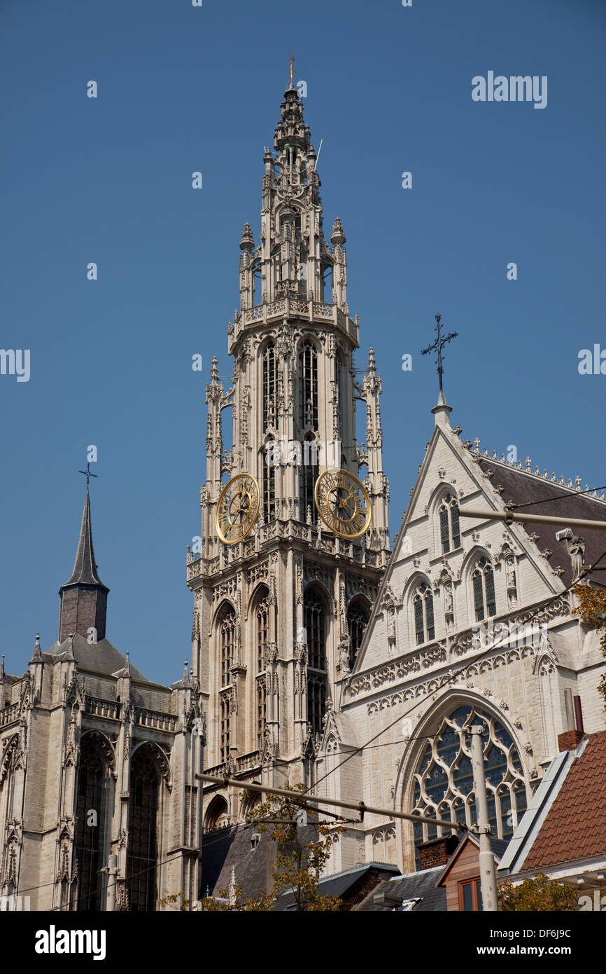 kirchliche Turm von der Onze-Lieve-Vrouwekathedraal (Kathedrale unserer lieben Frau) und zentrale Antwerpen, Belgien, Europa Stockfoto