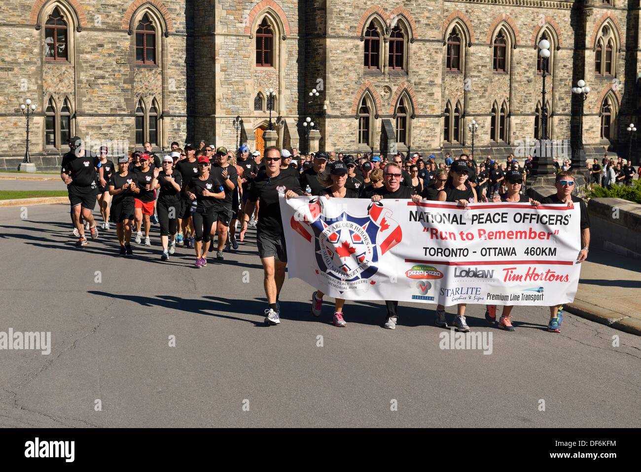 Ottawa, Kanada. 28. September 2013. Kanadische Peace Officers auf Run To Remember kommen am Parliament Hill in Ottawa © Paul McKinnon/Alamy Live News Stockfoto